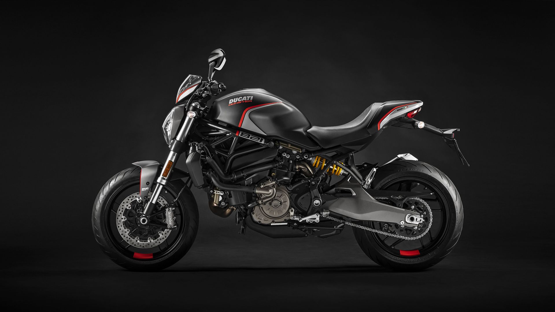 Photo moto roadster Ducati Monster 2021