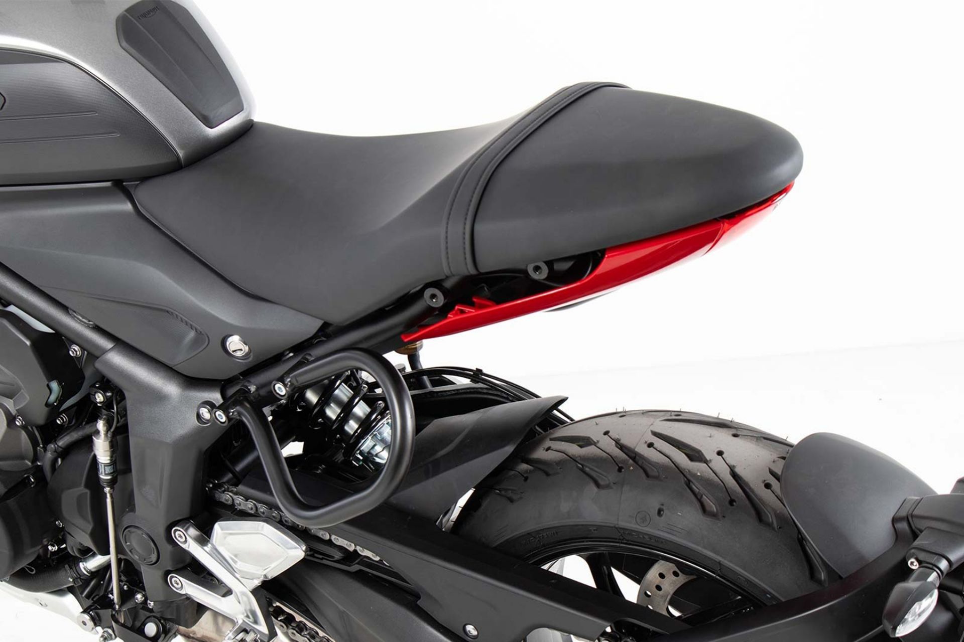 Photos moto roadster anglais Triumph Trident 660