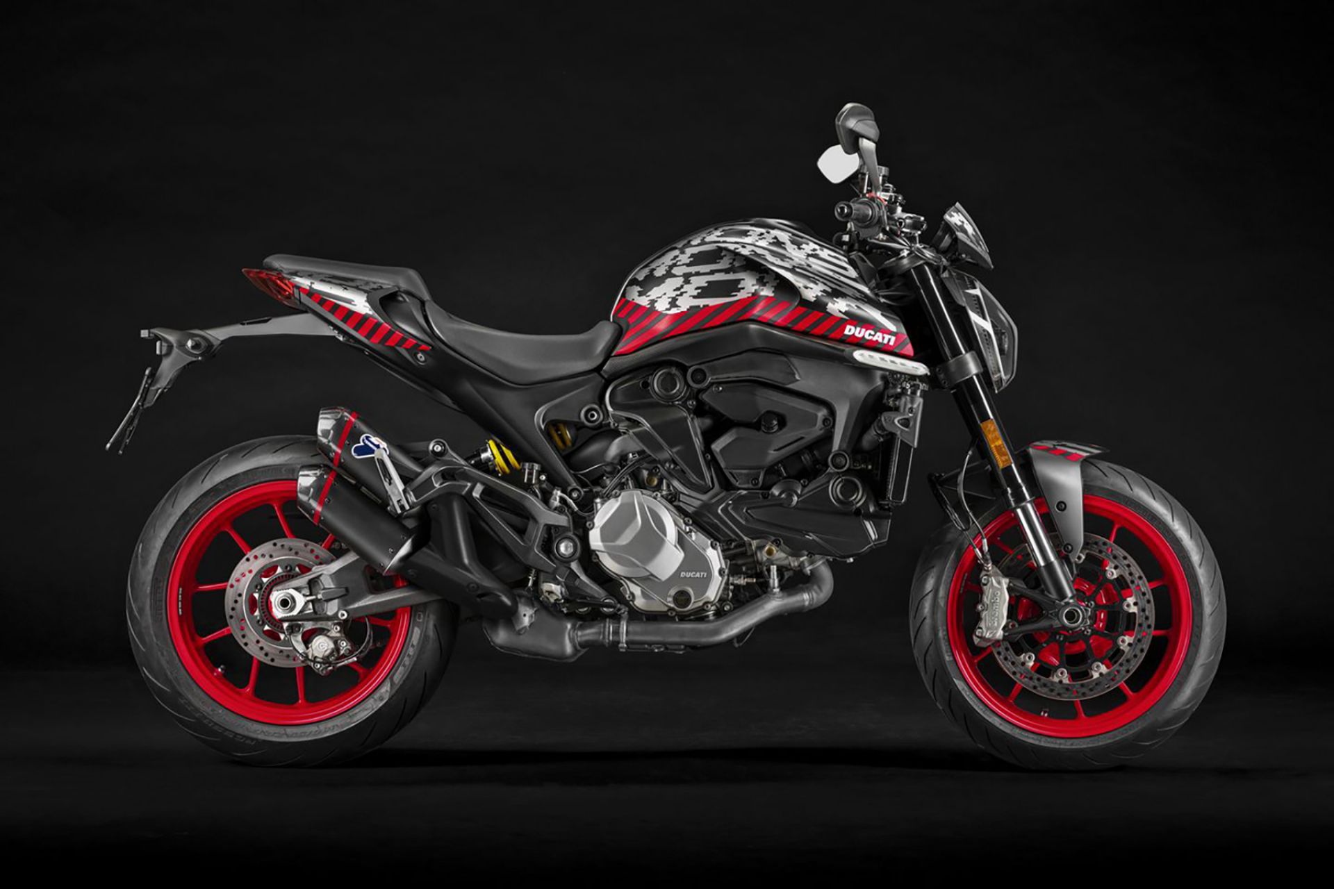 Photo moto roadster Ducati Monster 2021