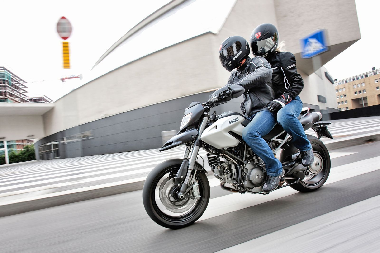 GAMME DUCATI MOTO DUCATI HYPERMOTARD 796