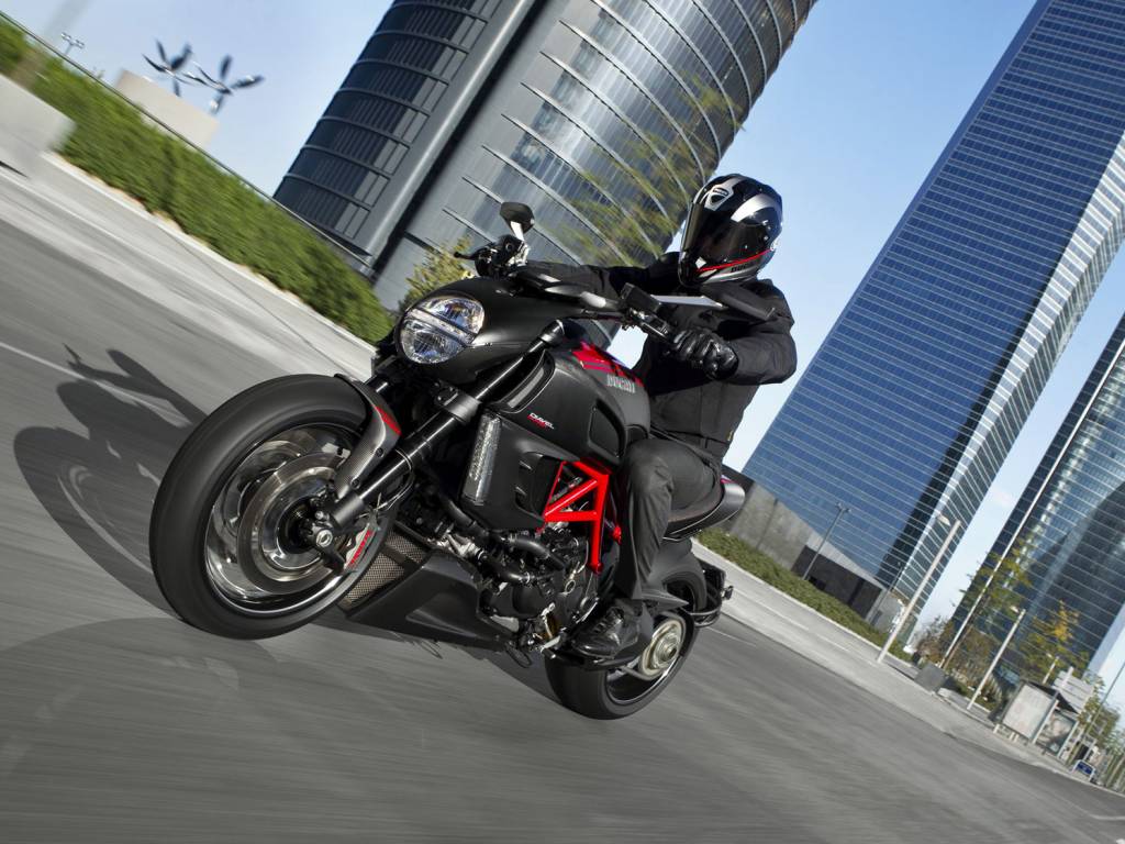 Nouvelle Ducati Diavel 2014 Salon de Provence