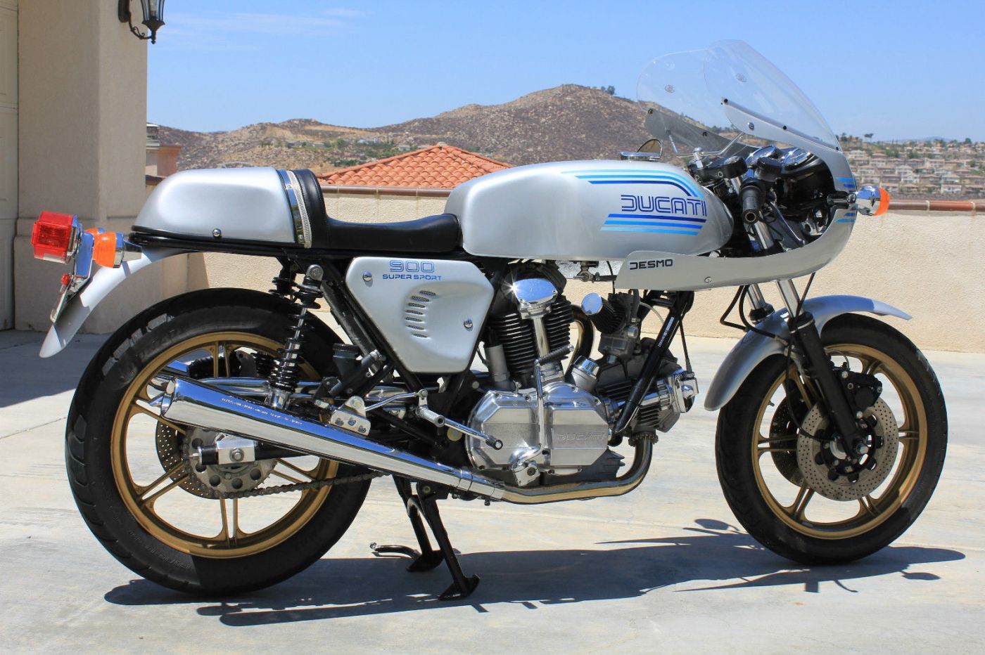 Moto de légende DUCATI DESMO 900