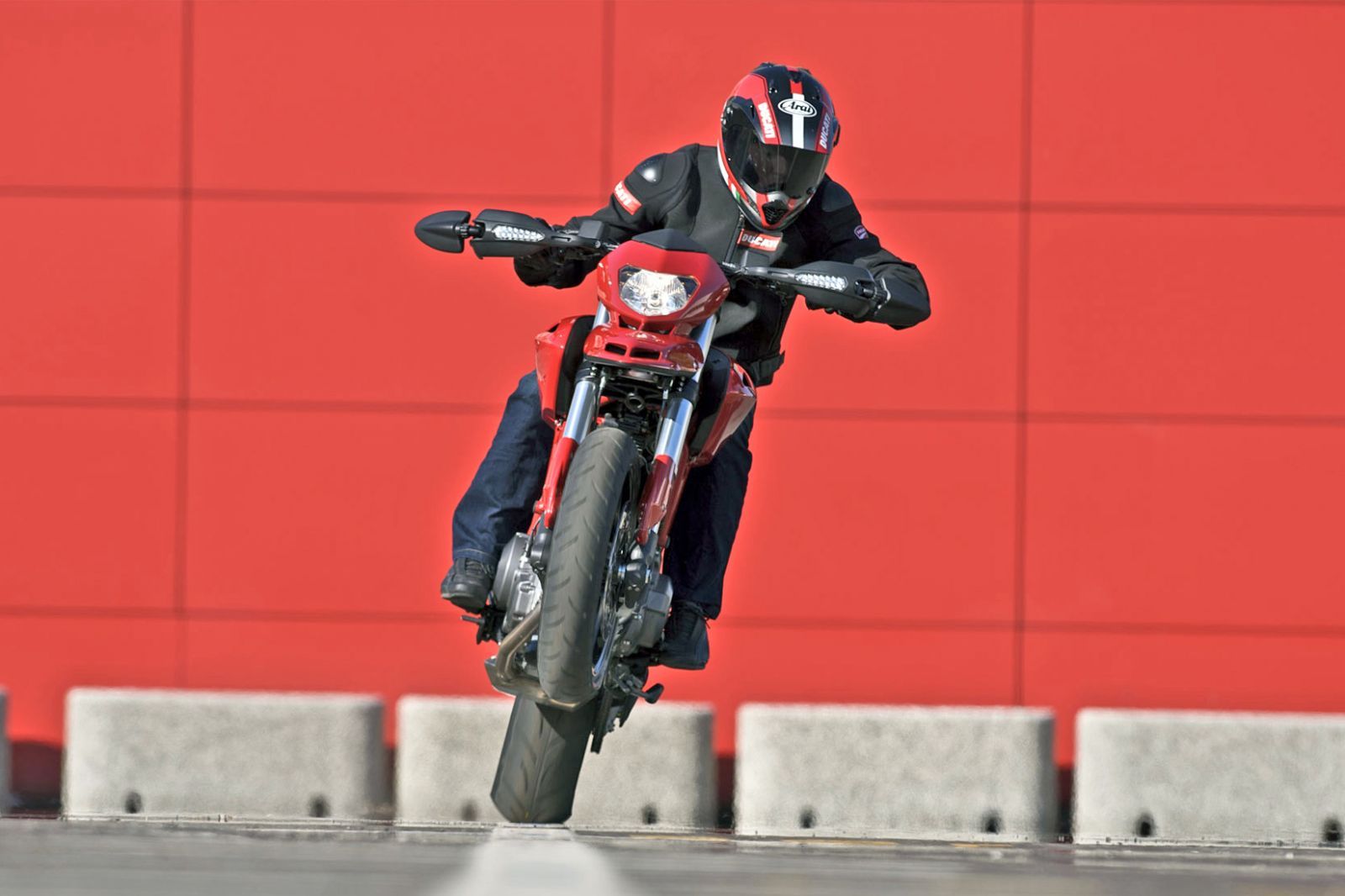 GAMME DUCATI MOTO DUCATI HYPERMOTARD 796