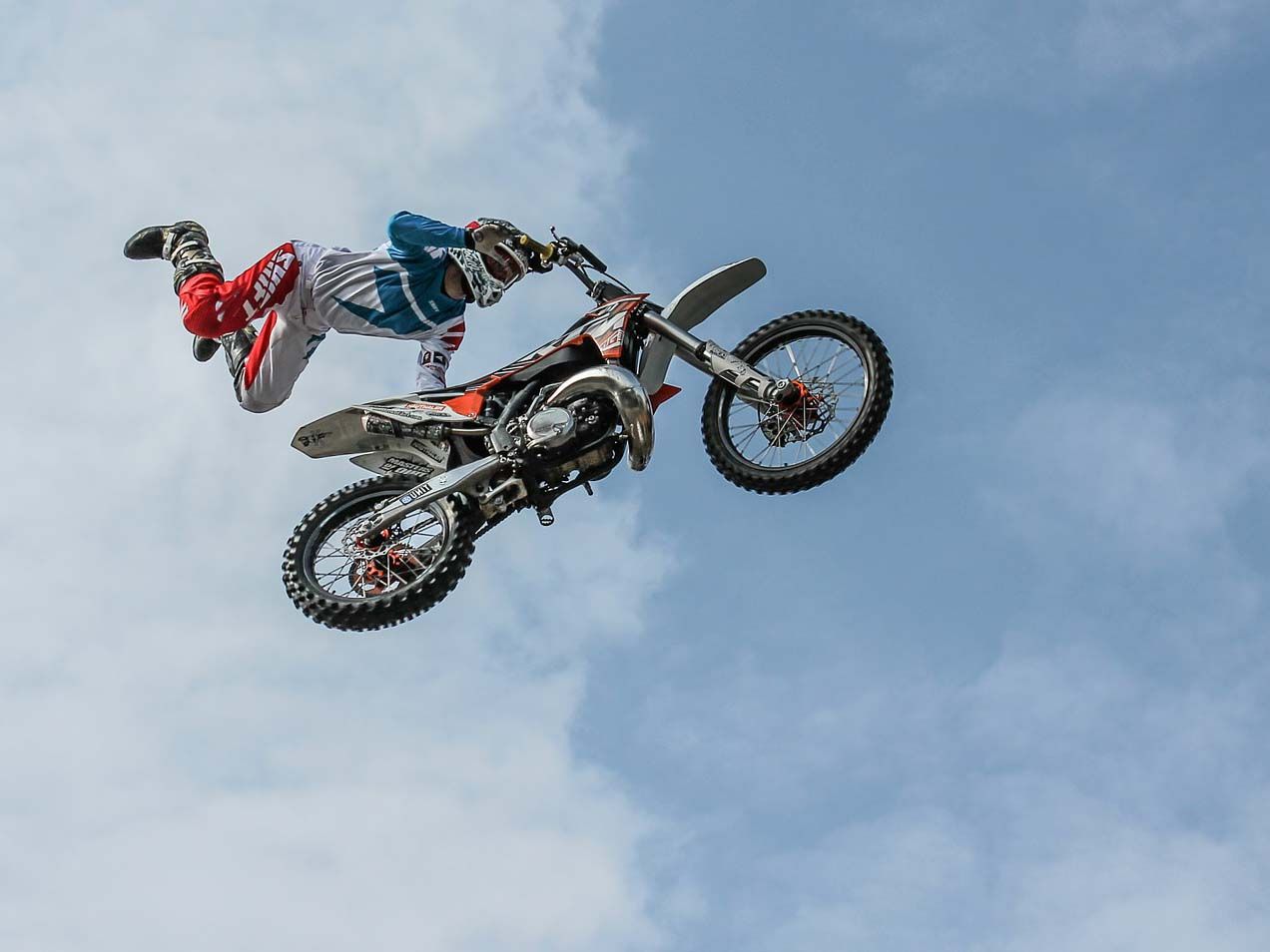 Moto cross figure aérienne