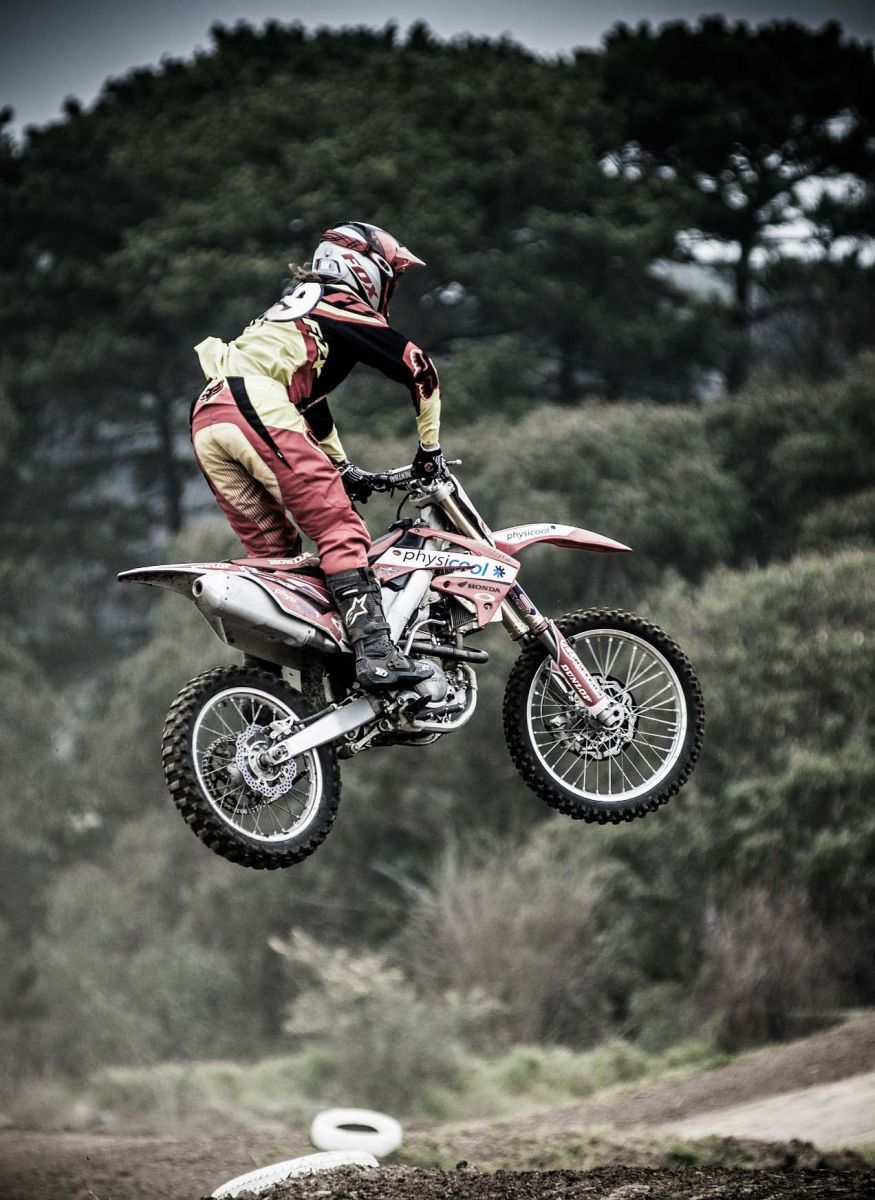 Moto cross saut