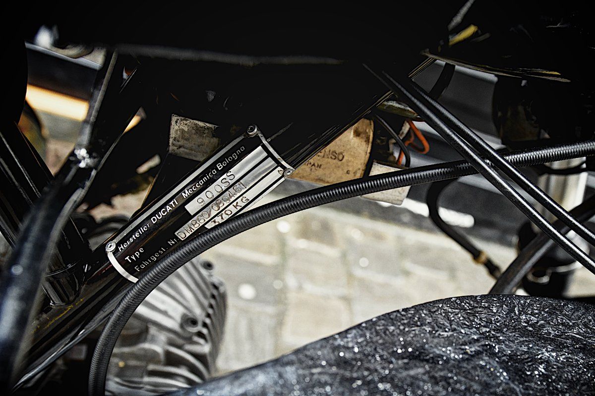 Moto de légende DUCATI DESMO 900