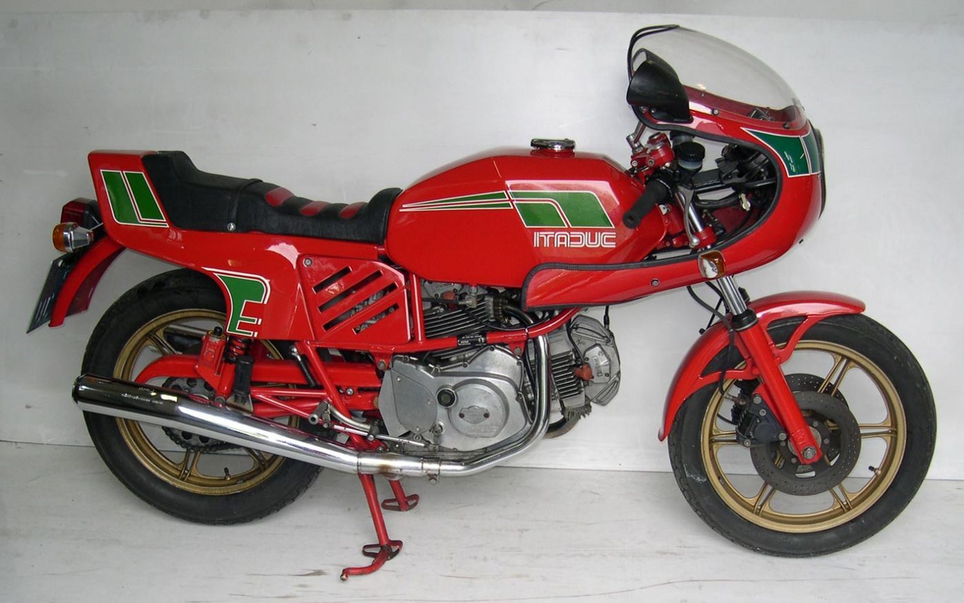 Moto de légende DUCATI DESMO 900