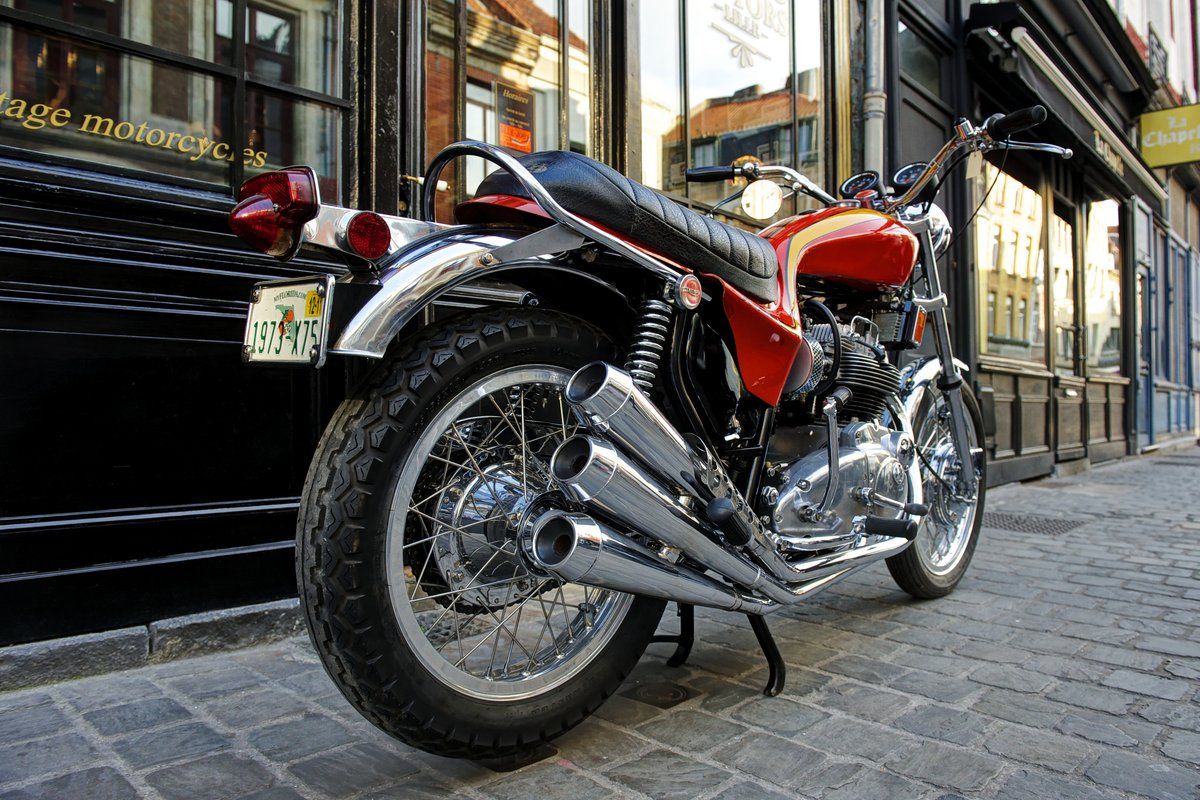 Moto légendaire la Triumph Hurricane 1973