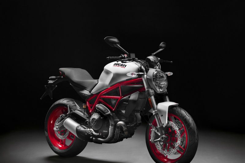 Photo moto roadster Ducati Monster 2021