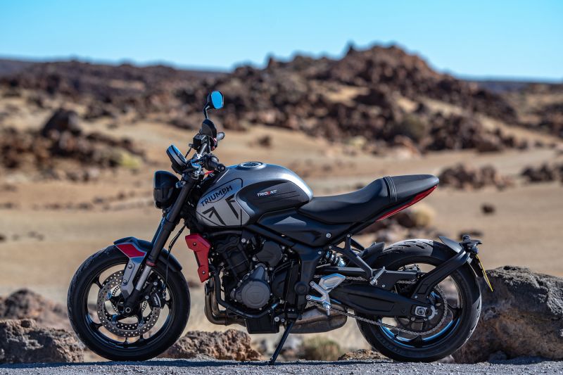 Photos moto roadster anglais Triumph Trident 660