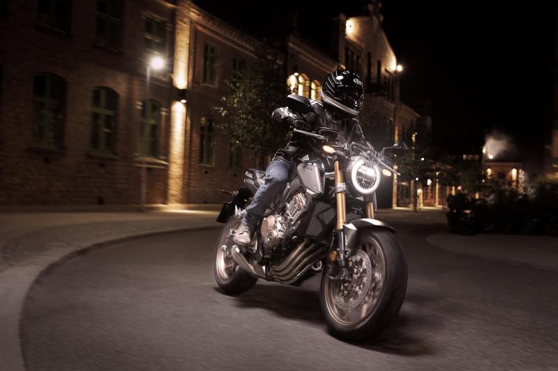 Performances Exceptionnelles : Le Moteur en ligne à 4 cylindres de la Honda CB 650 R