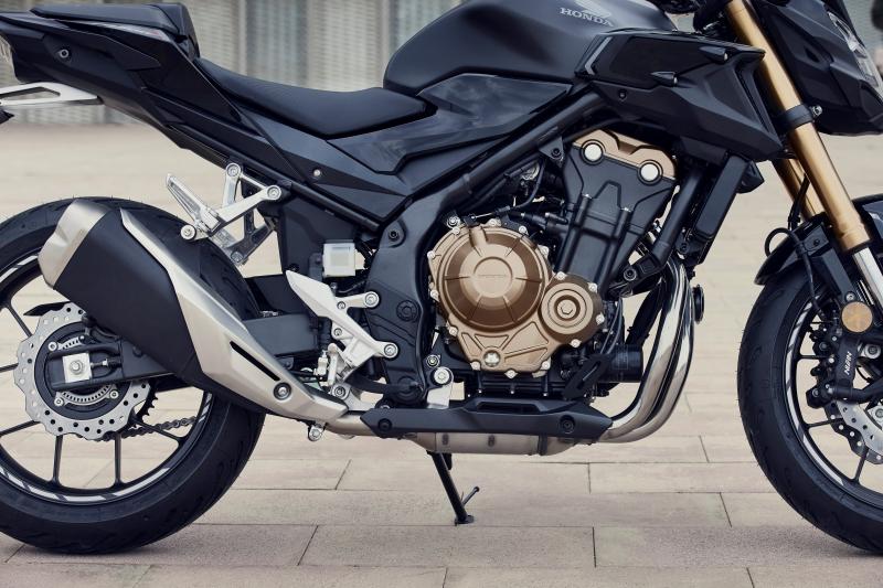 Moto Honda CB 500 F : Moteur 2 cylindres en ligne de 471 cm³ Performant en Action