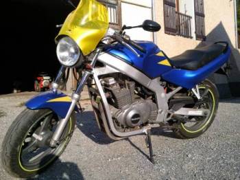 Vend SUZUKI 500 GSE d'occasion année 2000, idéale pour 