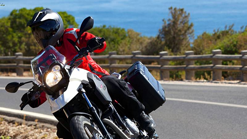 Enduro, moto cross homologué pour rouler sur la voie publique