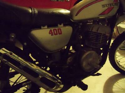 La moto tout terrain 1975 Suzuki TS 400