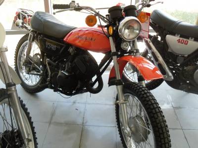 KAWASAKI 175 F7 de 1972 moto tout-terrain à deux temps