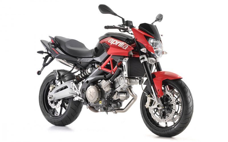 Moto roadster 'naked' Aprilia SHIVER 750