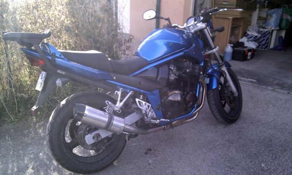 Suzuki Bandit 650 année 2005 d'occasion dans le 04, idéal pour jeune conducteur