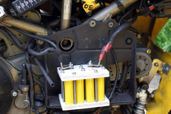 Quel entretien apporter à la batterie pour l'hivernage de la moto ?