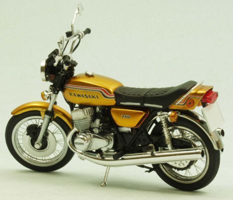 Kawasaki 750 H2 Mach IV de 1972 moto sportive nippone