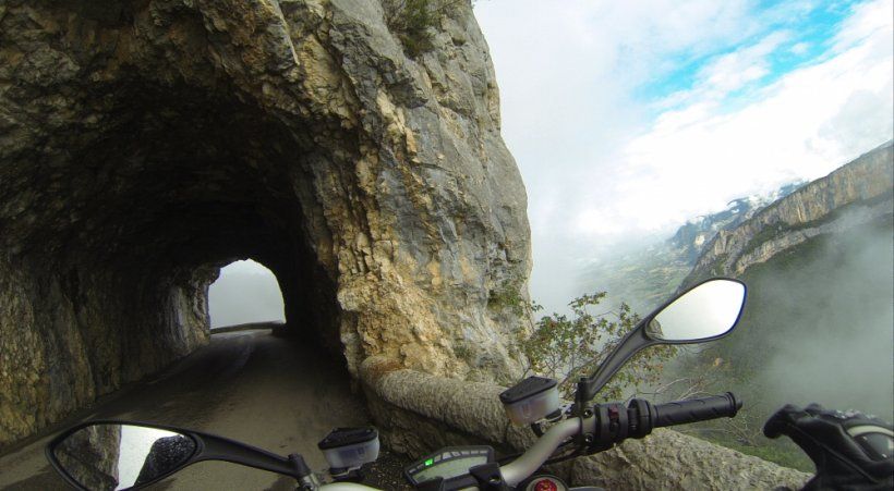 Balade moto sur la route de Combe Laval