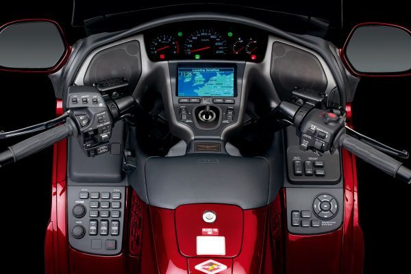 Photos de la Honda Gold Wing GL, du très très grand tourisme...