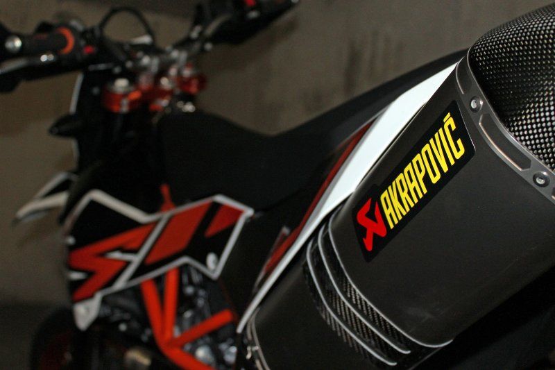 Fabricant de systèmes d'échappement et silencieux moto Akrapovic
