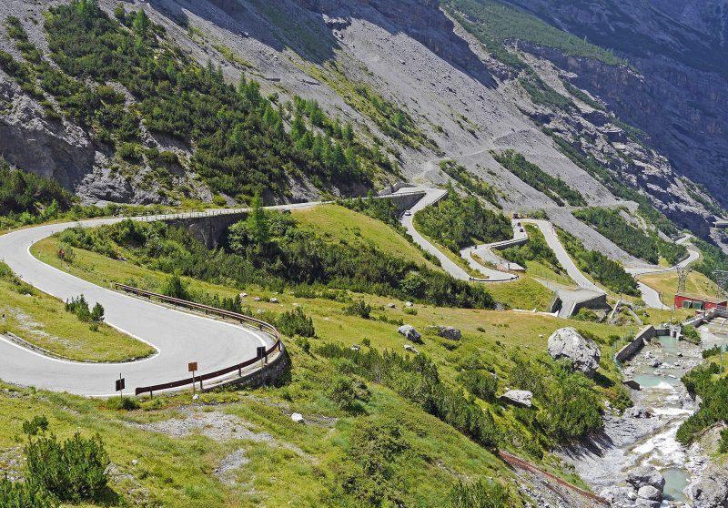 Louez une moto pour les vacances  dans les Alpes à Manosque