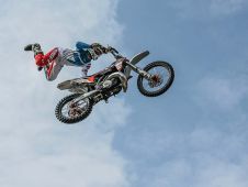 Moto cross figure aérienne