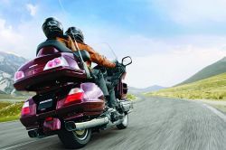 Photos de la Honda Gold Wing GL, du très très grand tourisme...