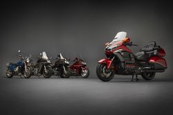 Photos de la Honda Gold Wing GL, du très très grand tourisme...